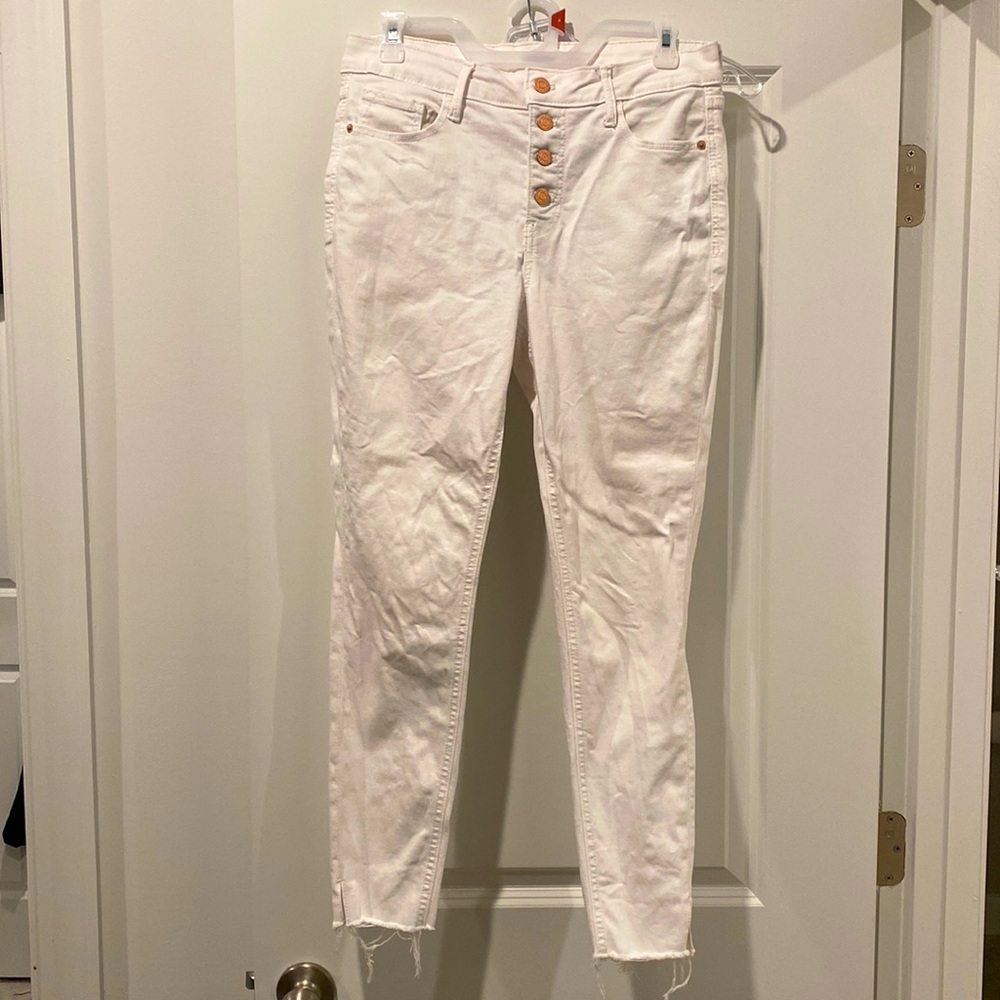 Womens size 8 white button fly jeans, old navy